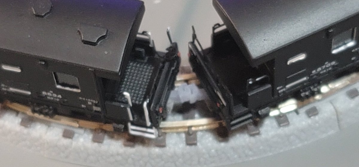 halroad000's tweet photo. ロクハン用短縮ナックルR45対応品。
欲しい？
一応標準とZショーティとの高さ違いも、ショーティ専用とすることで対応済み。
ナックル高さはZS_EF66＋動力でのダミーカプラーと合わせてる。
天賞堂のZは・・・まだ買ってないから不明。 https://t.co/ulzEm9jdqu