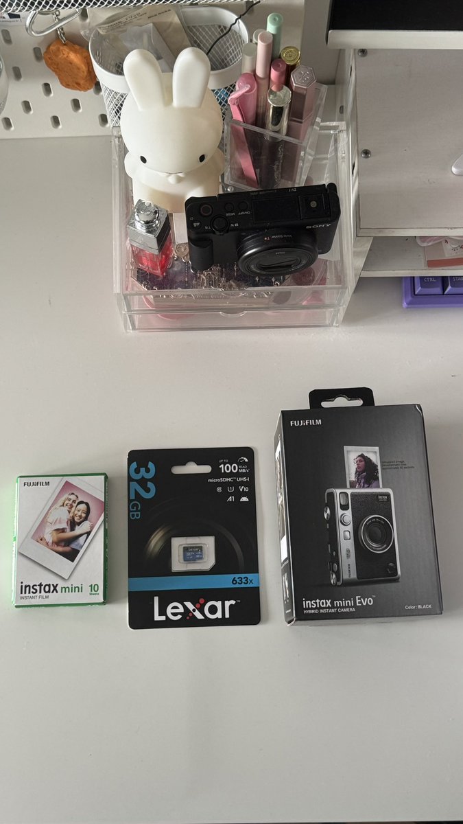 [not kpop related] 

wts lfb instax mini evo ph
• sealed/unopened
• with 32gb sd card, film, charger
✉️ shipping via grab (mnl area) and jnt
💬 rfs: duplicate
💻 t&amp;cs: kozumart.carrd.co

🏷️ film camera fujifilm instant #kozumart