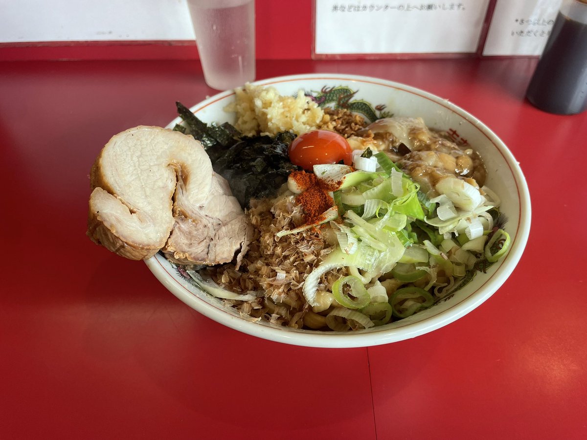 yuya_oym's tweet photo. いつ食べても次元の違う美味さ！！
豚2枚が売り切れだったのが残念！
#ラーメン英二 https://t.co/x2UEaB8POg