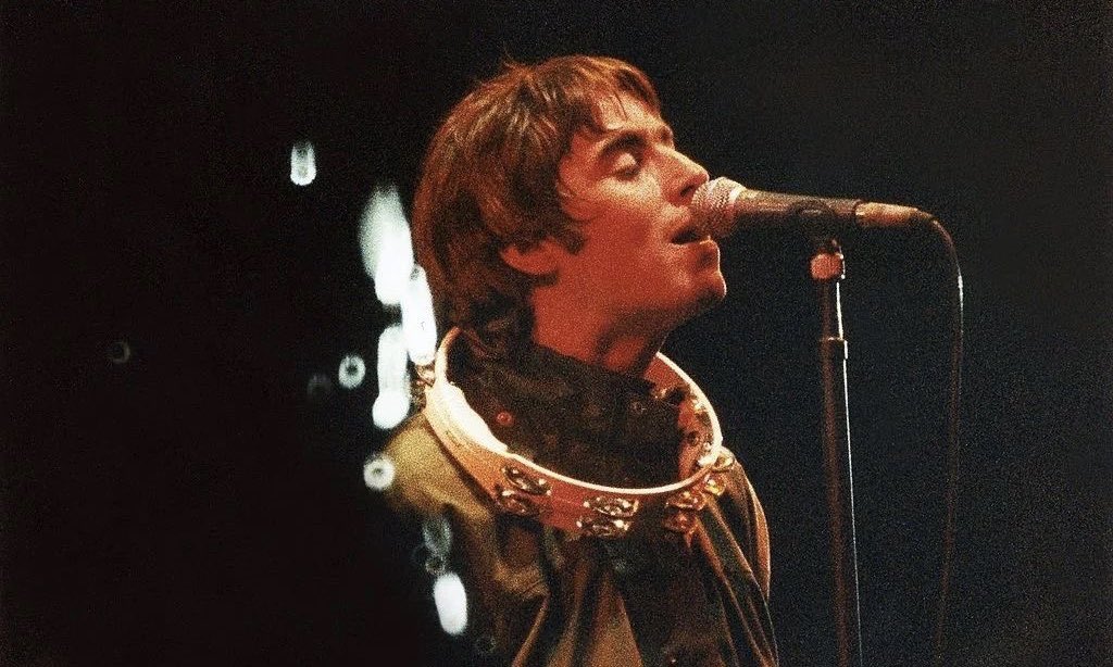 brycclem's tweet photo. Glastonbury, 1995 https://t.co/74HdGypXvn
