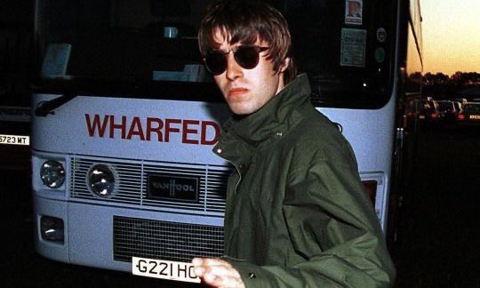 brycclem's tweet photo. Glastonbury, 1995 https://t.co/74HdGypXvn