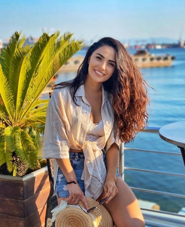...

Küçük şeylerle mutlu olmak diye bir şey yoktur. 
Sizi mutlu eden her şey çok büyüktür!

                 ...𝙶Ü𝙽𝙰𝚈𝙳𝙸𝙽... 

༺🍃☞ 𝓔𝓵𝓲𝓯𝓬𝓮 ☪ツ ☕💙🌺☘🕊
