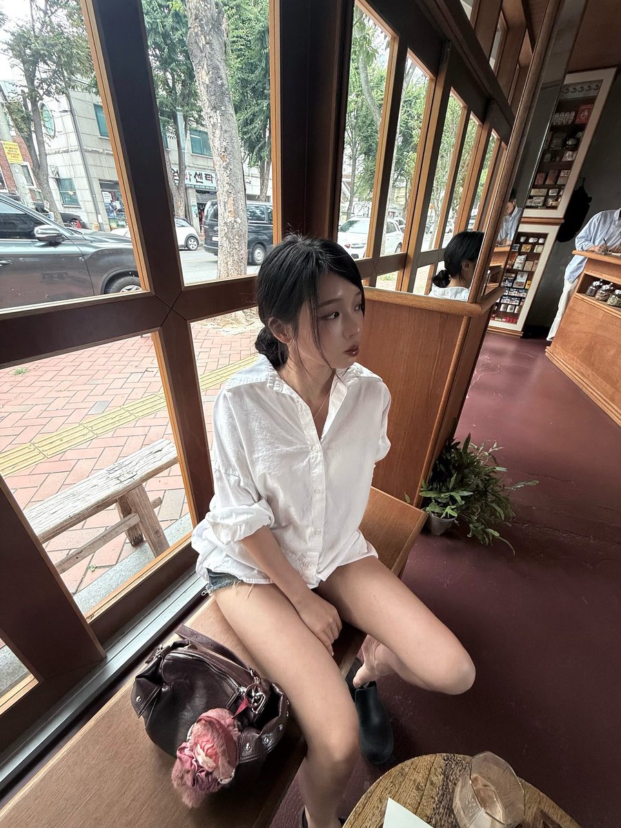 tinyrjs's tweet photo. rosieline_ ig update [2/2] 🤍

#fromis_9 #jisun https://t.co/VnS5aqyRMT