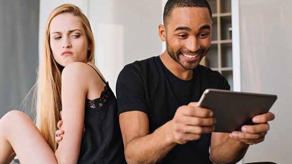 💚 Jealousy isn’t love. It’s fear wearing a mask. Left unchecked, it can poison trust, intimacy &amp; joy. Here’s a 6-step framework to detox jealousy &amp; save your love 👇

ambiancematchmaking.com/blog-articles/…

 #HealthyLove #ConsciousRelationships