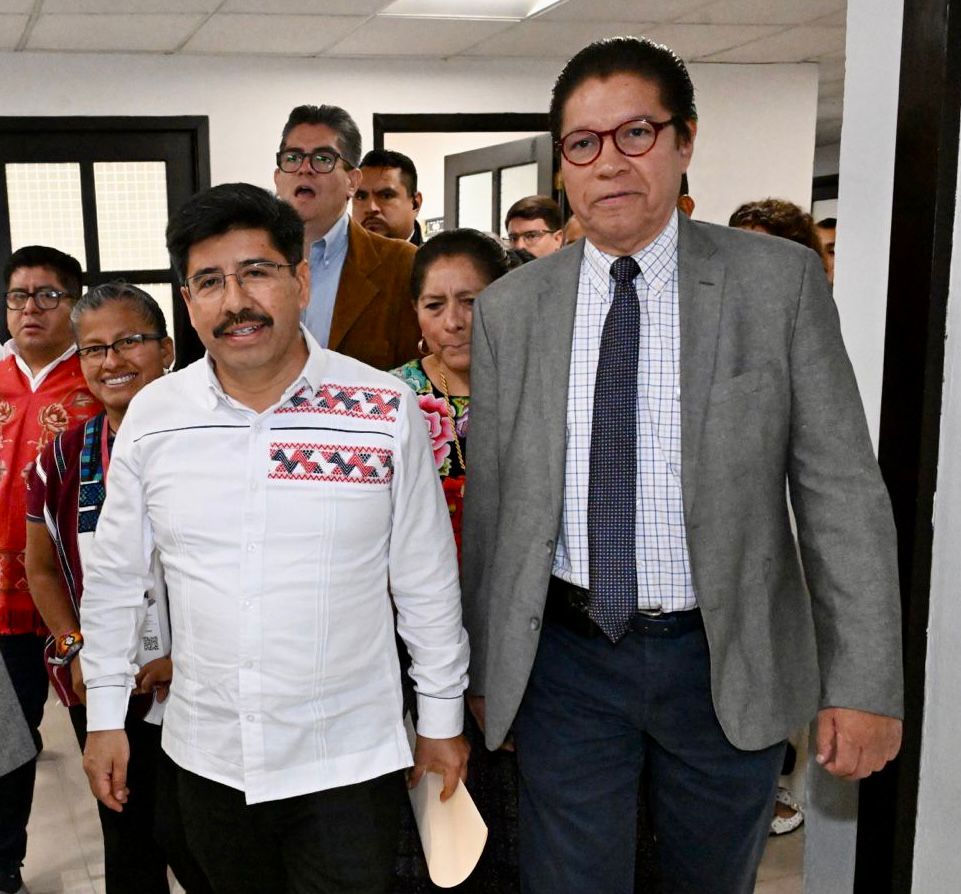 Acompañamos a Hugo Aguilar Ortiz, ministro presidente electo de la SCJN, en su reunión con las diputadas y diputados de la Comisión de Asuntos Indígenas. Un diálogo muy valioso en favor de los pueblos originarios. 🇲🇽