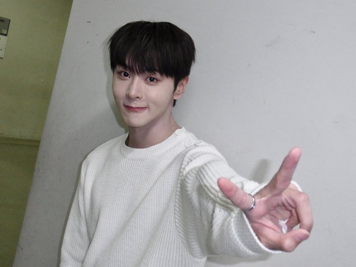 [#유준]

👍🏻✌🏻

#BAE173 #비에이이173
#YOOJUN