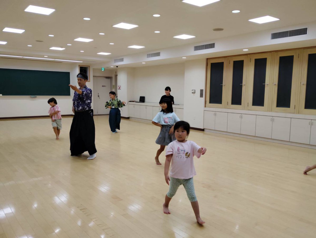 SHIDENRYU_Tokyo's tweet photo. 足立支部では、夏の風物詩「盆踊り」を稽古中！
浴衣で踊って夏を満喫しよう

初めての方も大歓迎！
毎月第一、三水曜日稽古しております
体験参加、大歓迎！
一緒に踊って地域を盛り上げましょう https://t.co/fYQmi01cQx