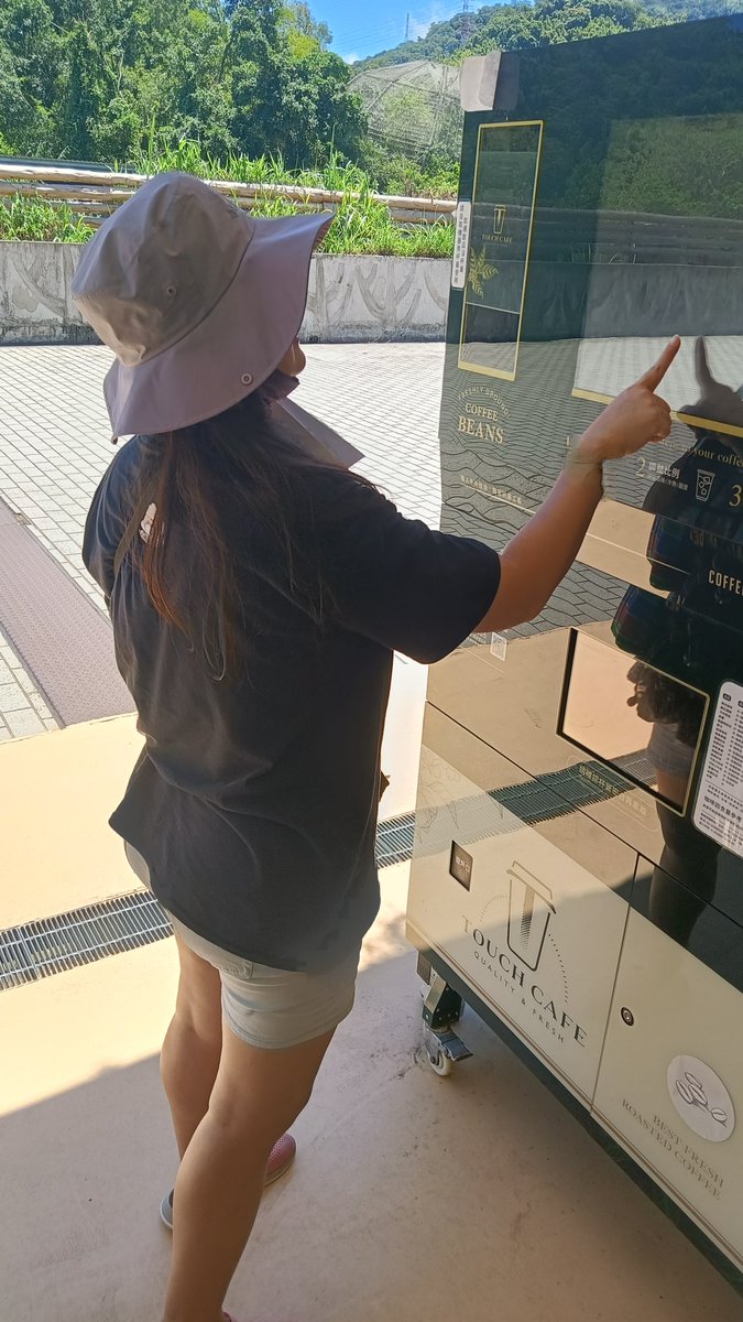 marcocoway's tweet photo. 動物園實境解謎！！
看到咖啡機精神就來了的太太
天氣很熱
但可以拍很多太太的美照
越拍越興奮是怎麼回事😍

P.s.今天是適合發文的日子~~

#HotWife https://t.co/JhRUBxve65