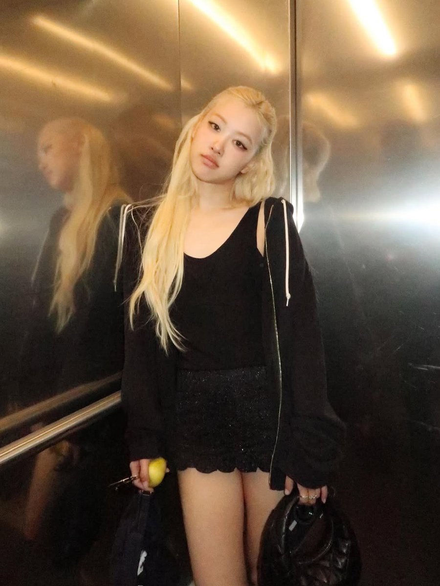 Roseanne_Media's tweet photo. ROSÉ is the #1 most-streamed K-pop soloist in France so far in 2025. https://t.co/IOVKXP4zwe