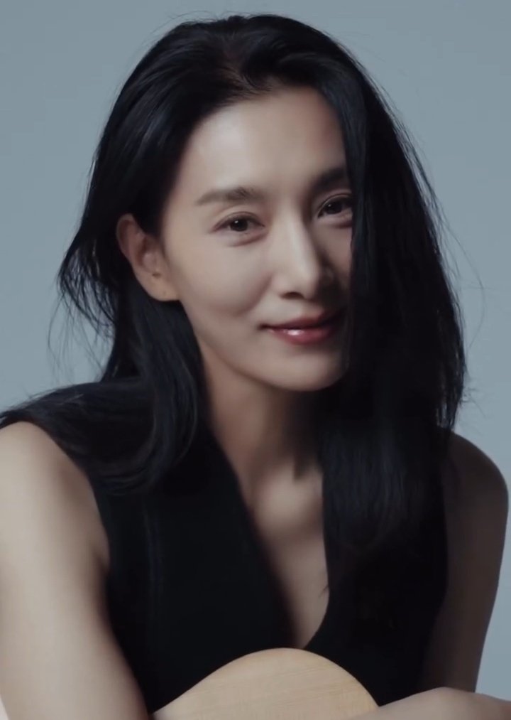 she must be protected at all costs <3