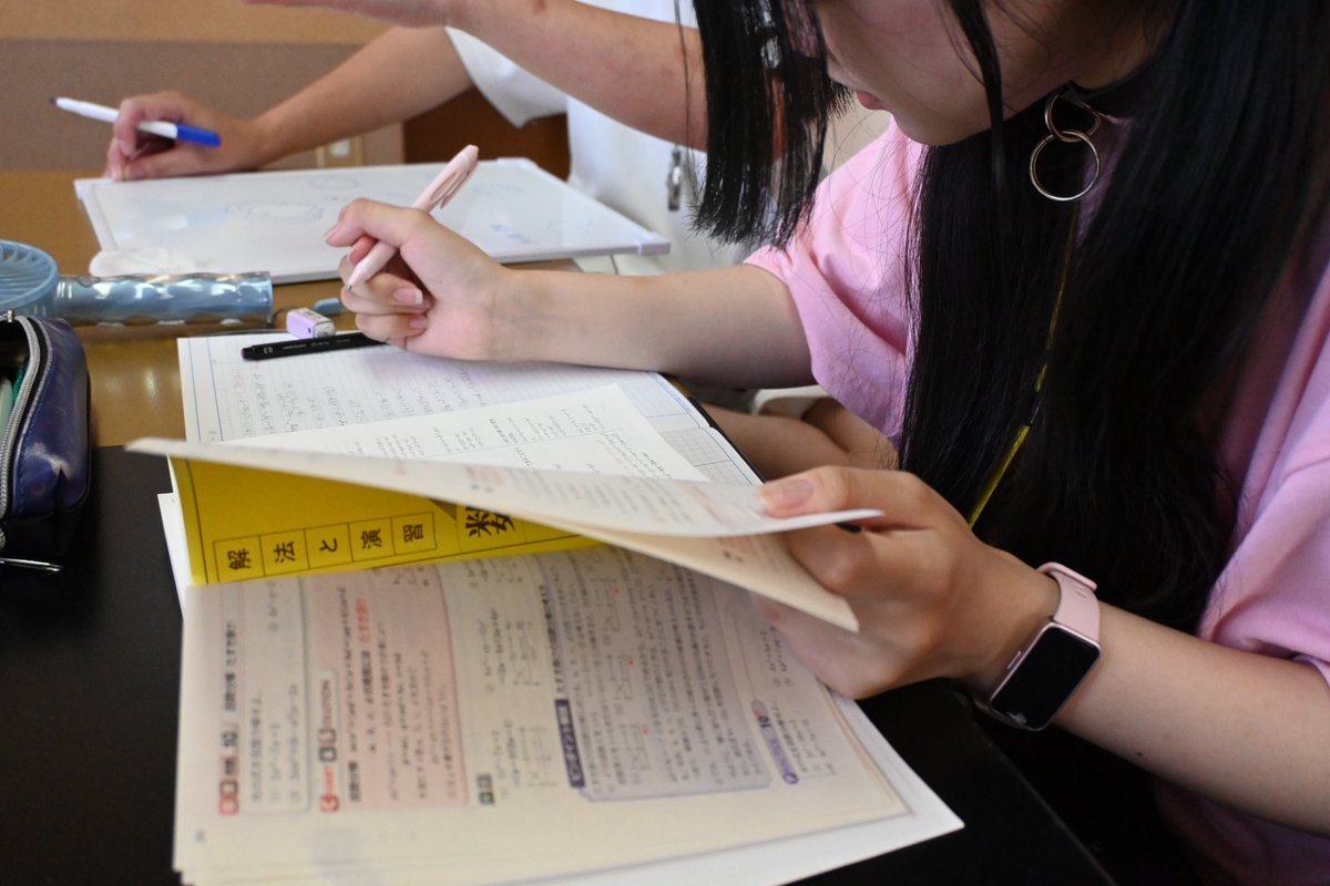 S2tudy_area's tweet photo. 8月初旬に新宿でお勉強界隈を開きました

夏休みの宿題を進めることを目標に各々が勉強していました！
早めに宿題を終わらせることで残り夏休みを存分に楽しめそうです‼️
次は27日に開くので、宿題がまだ残っている人は是非参加してみてください👍
#お勉強界隈 https://t.co/umhs1Q1rxg