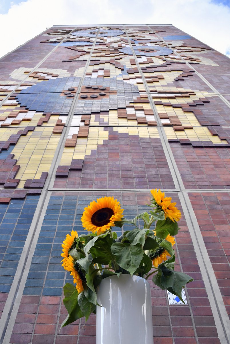 Auch in diesem Jahr gedenkt Rostock der rassistischen Ausschreitungen in Lichtenhagen vor 33 Jahren, es sind von Vereinen und Initiativen zahlreiche Veranstaltungen geplant.
rathaus.rostock.de/meldungen/3680…