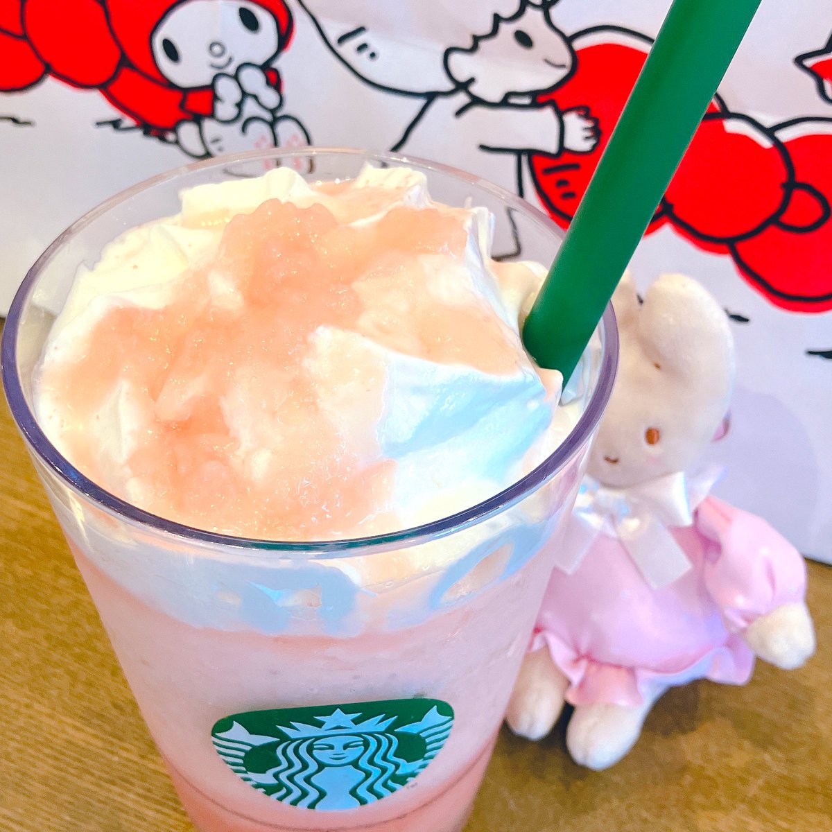 ちらっ🍑🐰🎀

#MORE桃フラペチーノ
#Starbucks