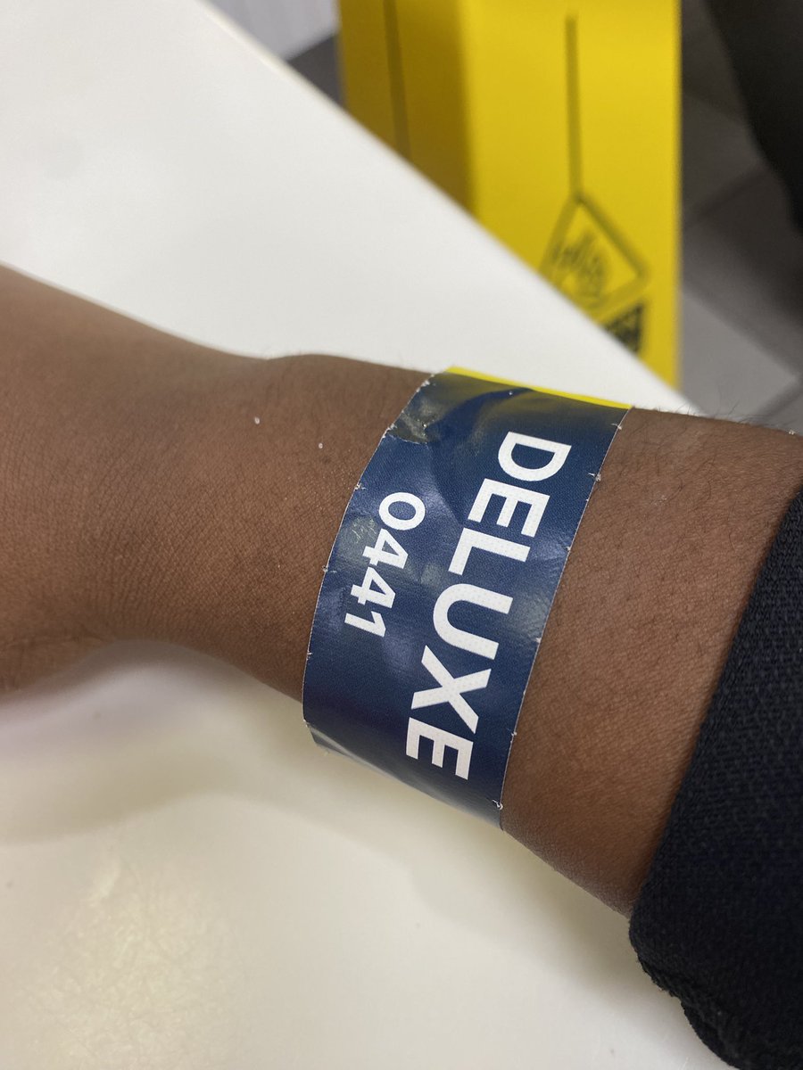 zhangasm's tweet photo. Reminder that you don’t have to camp to get a good spot at a concert 🥰 had vip2 for enhypen in Houston , got to the venue at 12pm &amp; this was my view , 1 row frm barricade !! :D 

#WALKTHELINE_IN_US #WALKTHELINE_IN_HOUSTON #enhypen #engene #엔하이픈 https://t.co/RPvdpwDIuZ