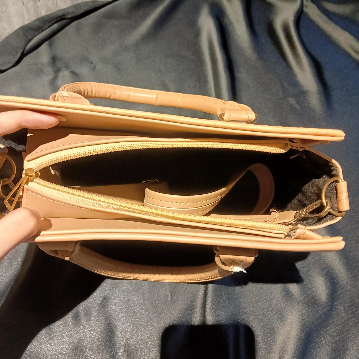 otterpubl's tweet photo. #wts preloved tas, bisa oren yaa
take all 50k https://t.co/k79mchDR2I