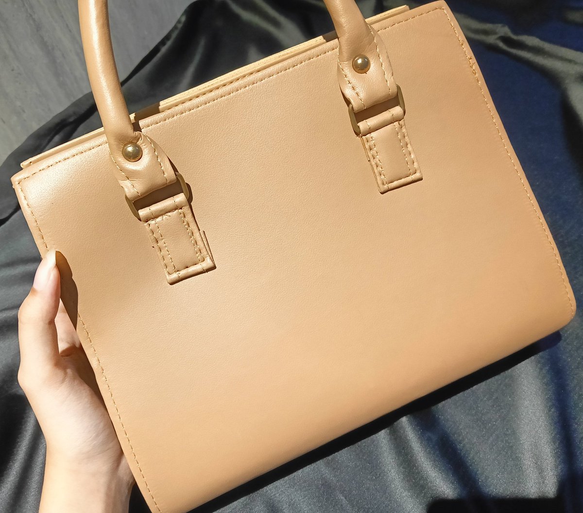 otterpubl's tweet photo. #wts preloved tas, bisa oren yaa
take all 50k https://t.co/k79mchDR2I