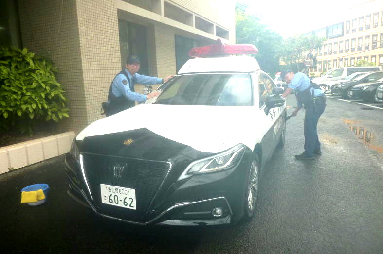 NPP_kikaku's tweet image. 【　#平戸警察署　】
　毎日点検整備し、ピカピカに磨いています！
　今日も頼むぜ、相棒！！
　～新しい相棒（警察官・警察職員）も募集中☆～
　採用試験の申込みは８月15日まで！！
　#警察官　#パトカー　#相棒　#愛車　#愛車精神
　#洗車　#暑い　#湿気　#汗だく　#採用活動　#警察官募集