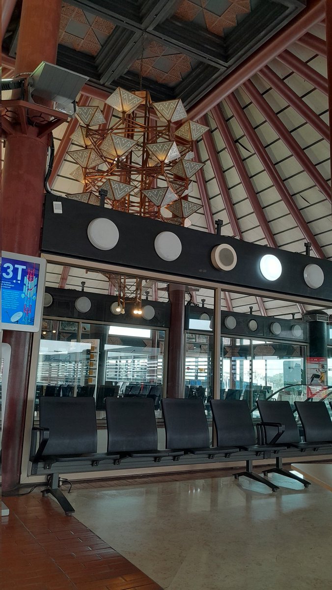 ini kayanya seribu kali pun aku bolak balik jogja kayanya seribu kali juga bakal nangis