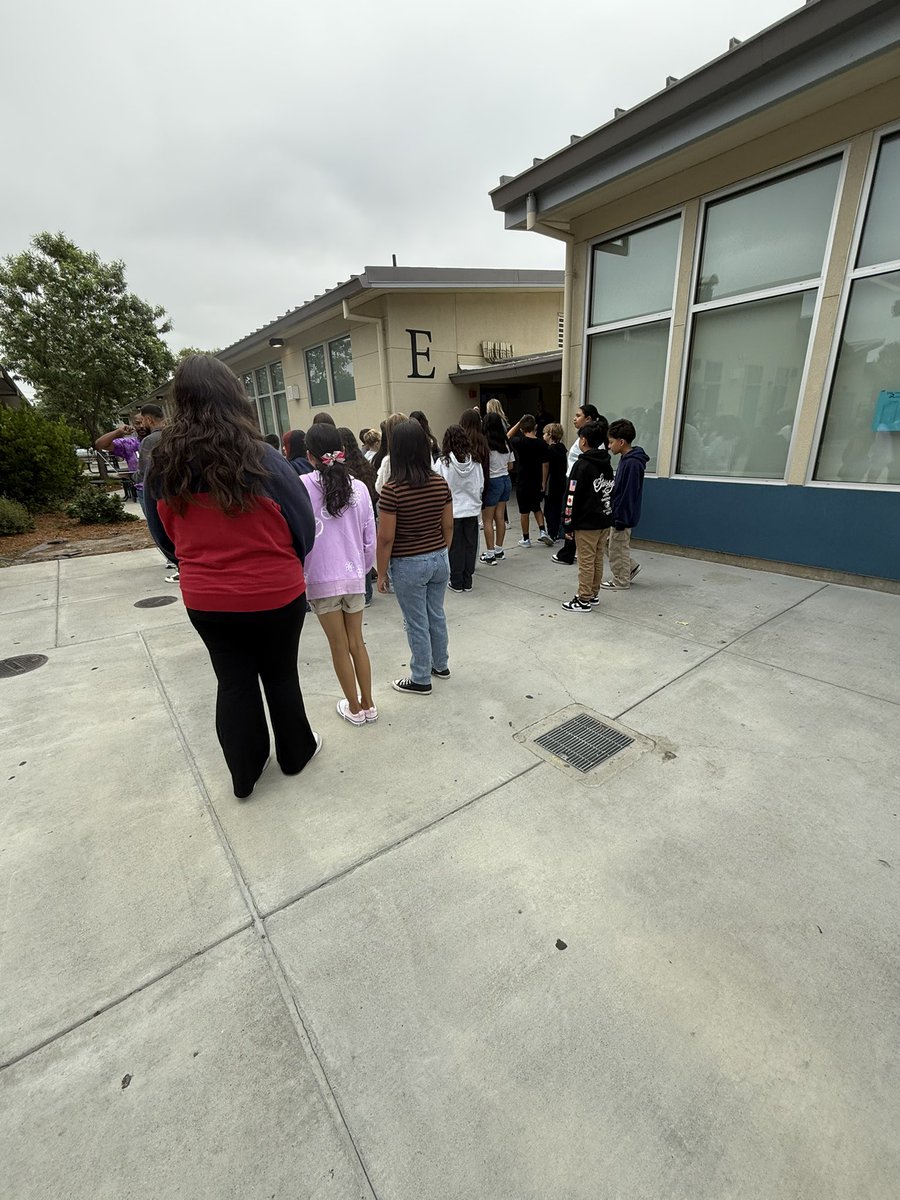 KarilyCruz's tweet photo. And so the school filled with laughter and cheer,
our Otters are backโbest time of the year! ๐ฆฆ๐๐
#BackToSchool #OtterPride #UnidosMiddleSchool https://t.co/qmJfMRkvbB
