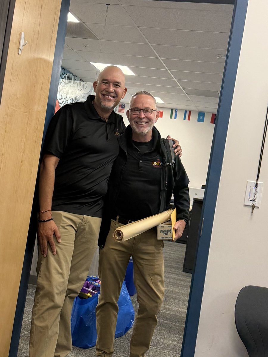 KarilyCruz's tweet photo. And so the school filled with laughter and cheer,
our Otters are backโbest time of the year! ๐ฆฆ๐๐
#BackToSchool #OtterPride #UnidosMiddleSchool https://t.co/qmJfMRkvbB