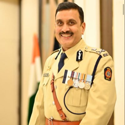 SandeepShukla4U's tweet image. Heartiest birthday greetings and warmest wishes to Mumbai Police Commissioner Shri Deven Bharti Sir and Pimpri Chinchwad Police Commissioner Shri Vinoy Choubey Sir.May you both be blessed with good health, happiness,and continued success in your distinguished service to the natio
