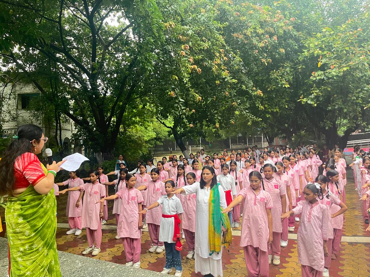 GGSSSsec4RKPURA's tweet photo. स्वच्छता शपथ
१४/०८/२०२५
"दिल्ली को कूड़े से आज़ादी" स्वच्छता अभियान के तहत आज विद्यालय की सभी छात्राओ, शिक्षकों एवं विद्यालय के अन्य सदस्यो ने स्वच्छता की शपथ ली।
#DelhiKoKudeSeAzaadi
#EachOneCleanOne https://t.co/Pr3zJc7tah