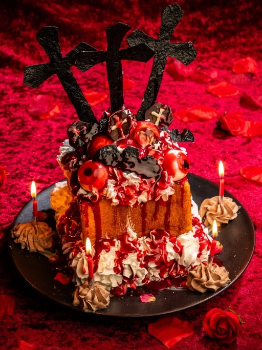 Diamond_dining_'s tweet photo. 「ハイカロリー上等！欲望のままに食せよ！」 と魔界から @fromVampireRose #ローズ伯爵 の囁きが…🌹
🦇魔夏のギルティー #ヴァンパイアカフェ に登場❗️

魔死（マシ）、魔死魔死（マシマシ）まであるらしい…
🍔🧀"ギルティー"の全貌はコチラ🥞🍯
https://t.co/ydD3QK2dxB https://t.co/UPQAZ8XAw5