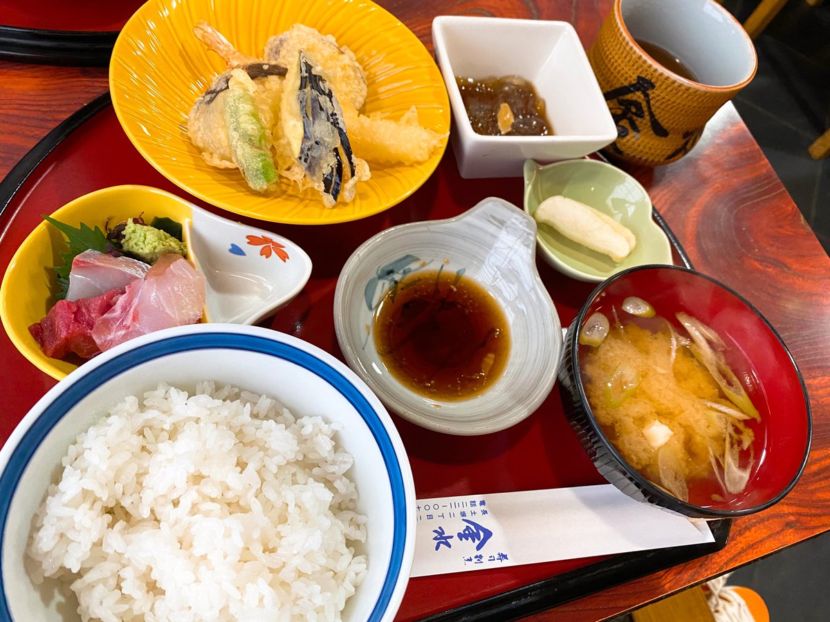 MoFutaba's tweet photo. 実家のお墓参り後
長土塀にある「寿司割烹金水」でランチ
私は刺身盛合せと鶏もも味噌漬け
娘は刺身盛合せと天婦羅
味噌漬けはしっかり味が染みててごはんに合うψ(´ڡ`♡) ŧ‹"ŧ‹"

ごはんおかわり無料
ランチコーヒー無料(セルフ)
定休日土日祝
(お盆期間15日迄毎日営業)

次回は要予約の寿司ランチ！ https://t.co/db5cIINyo3