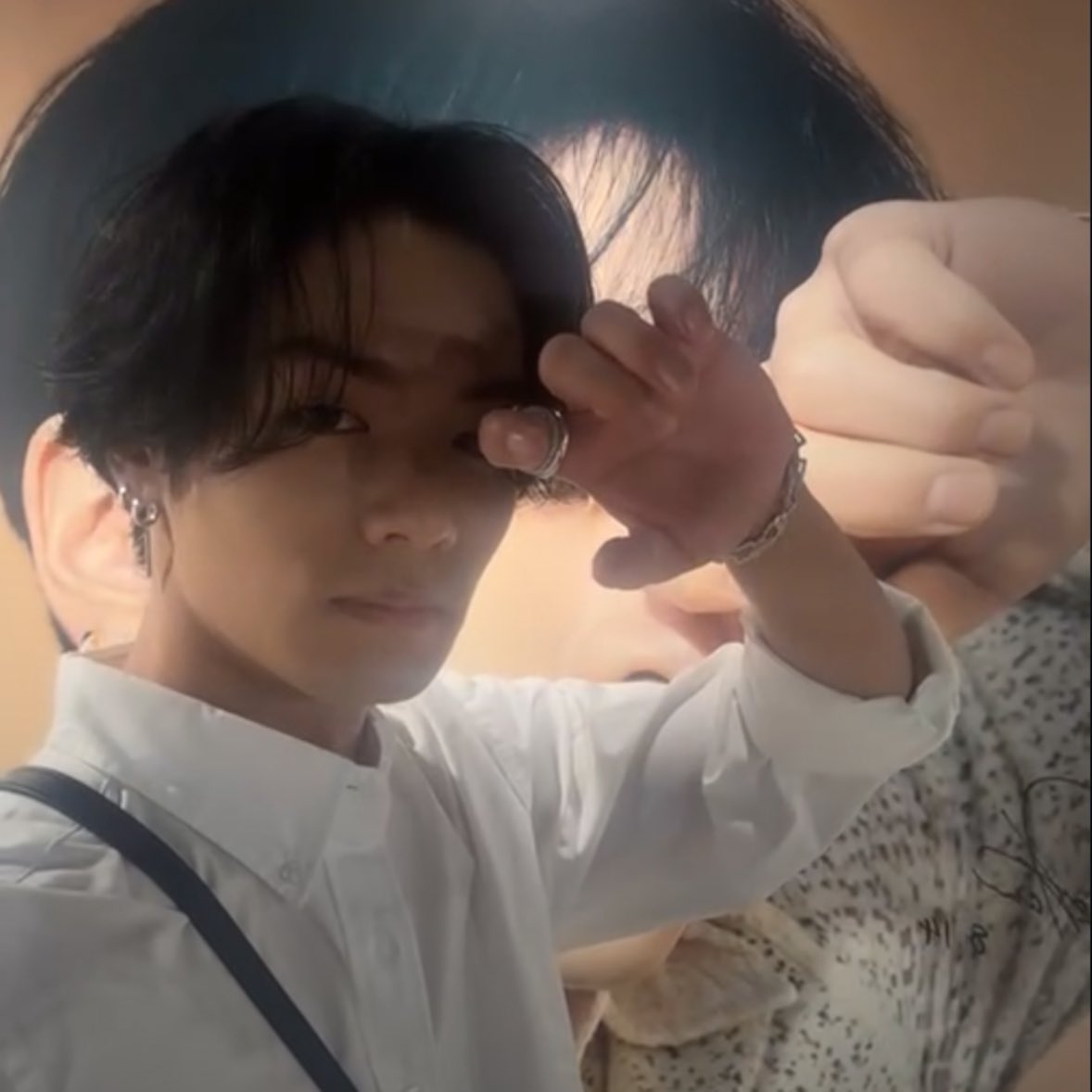 veil_o0ktkk's tweet image. 壱馬くん突然のインスタライブ死んだ😵‍💫
服装カッコよすぎるし‼️
今日も今日とてビジュがいい💕

 #AUREA  #川村壱馬