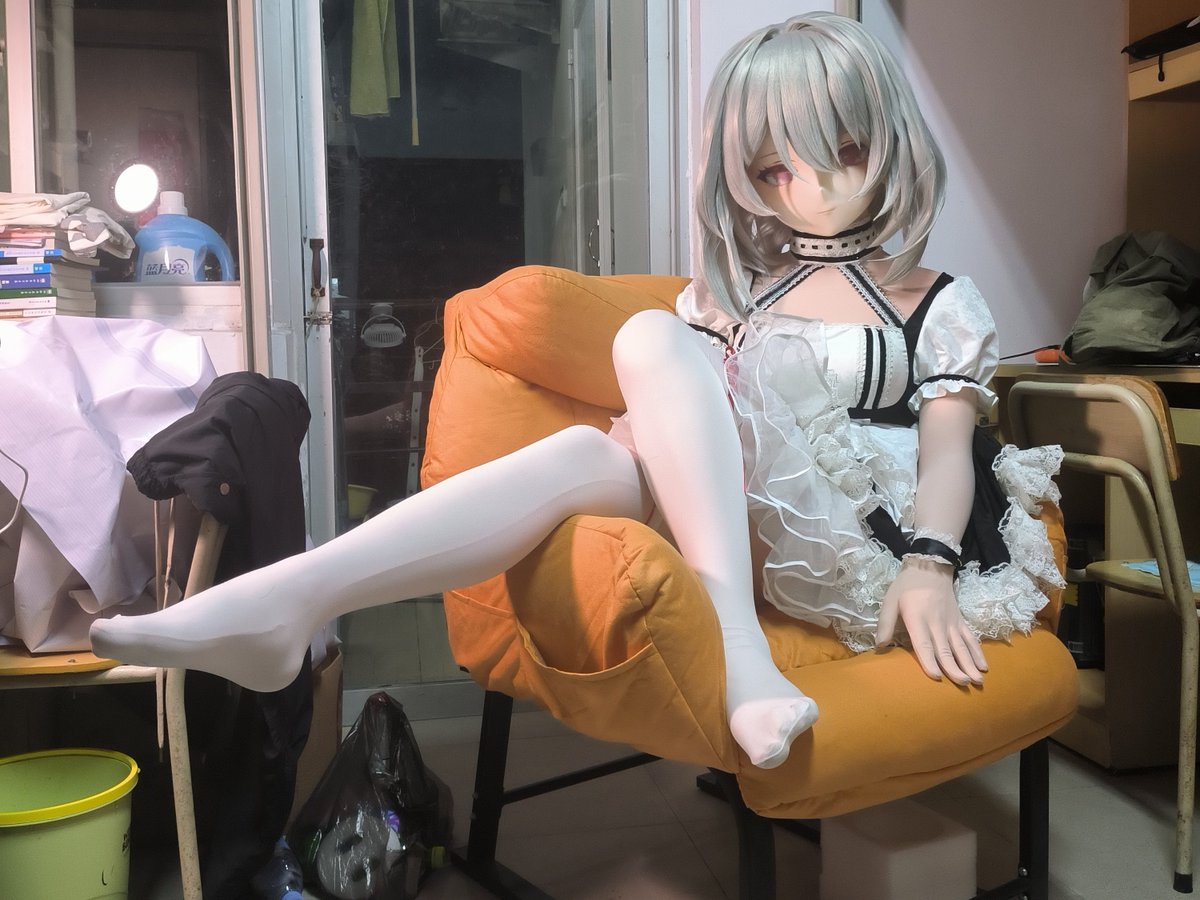 把我带回宿舍，我骄傲的主人难道说想……是我心急了吗…，主人说的打扫宿舍，我一定不会让您失望的。
（没时间找场地拍了喵，只能在宿舍拍拍了www，拍的效果不大好，感谢 <a href="/kot_jiuyu/">九羽</a> 帮忙拍摄）
#kigurumi  #碧蓝航线 
#天狼星