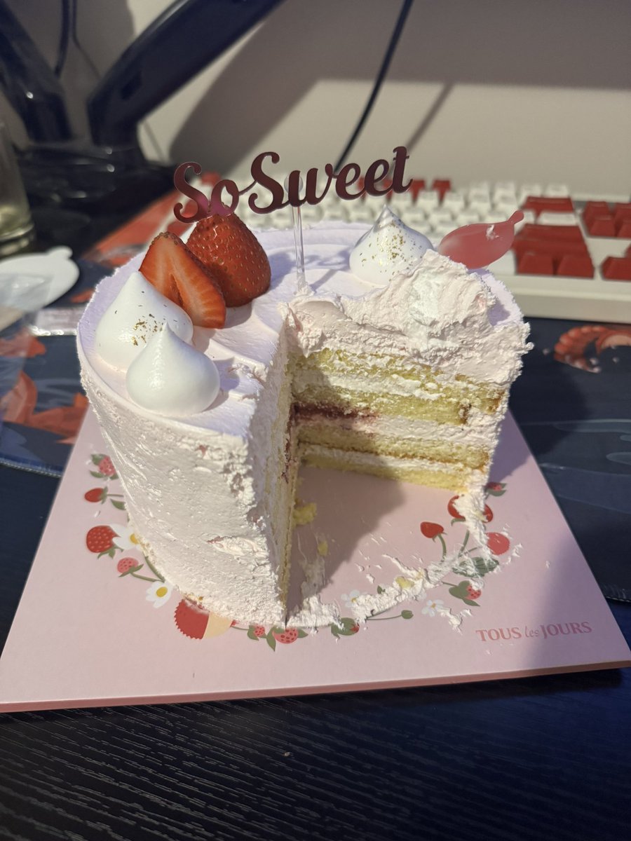 beandableu's tweet photo. 21 21 21, I may have forgotten to take a pic until I ate a slice 👩🏻‍🦯‍➡️ https://t.co/PLN8sd68Ke