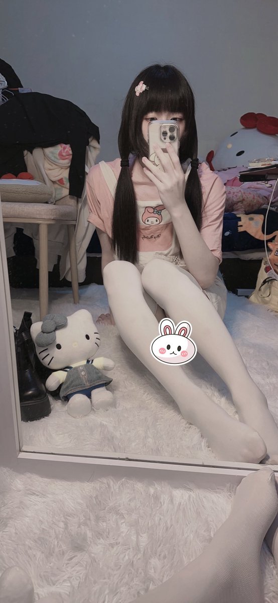 友人發給我的圖w
南梁最吸引人的還是明明是男孩子
但還是打扮的很可愛⋯？