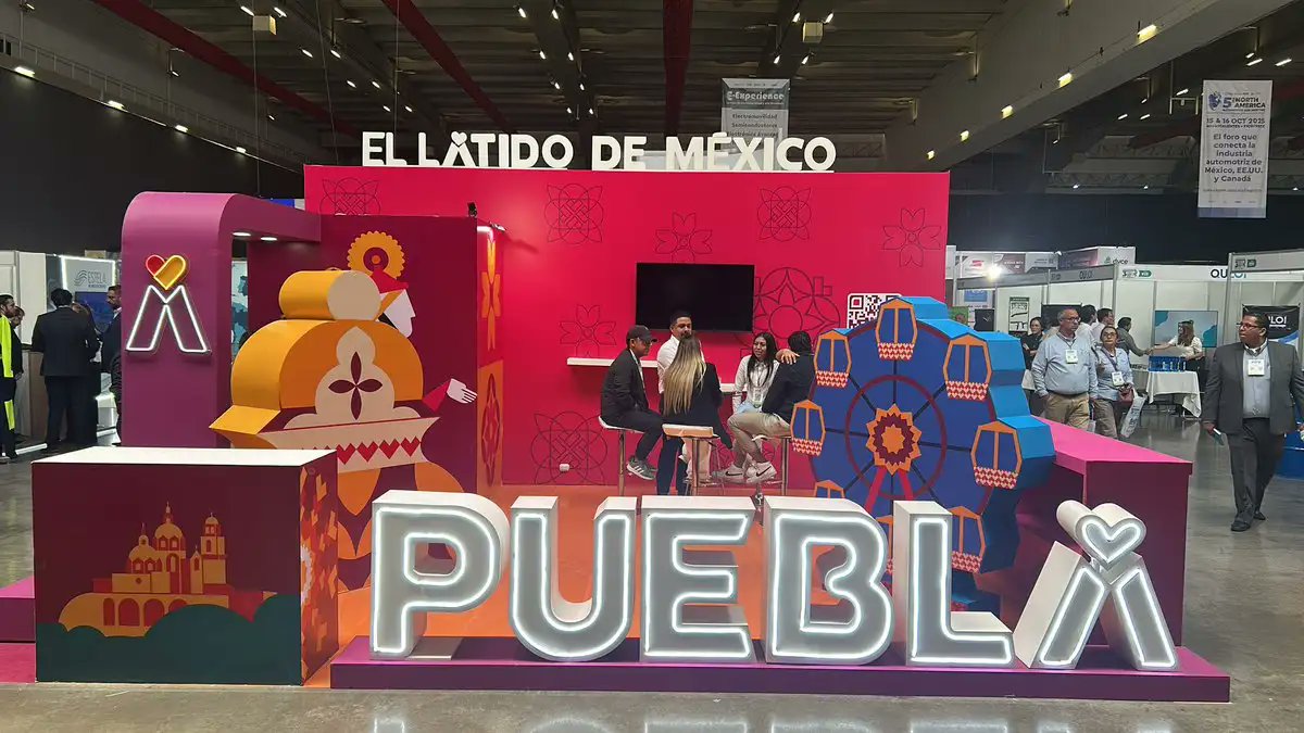 La marca de <a href="/carlalopezmalo/">carlalm</a>  #LatidoDeMexico -que además fue creada por su propia agencia de marketing Casa Basalto- fue un rotundo fracaso.

Así se ve el stand que tienen en el centro de convenciones, abandonado y sin funcionar. Cómo todo en el gobierno de Armenta.