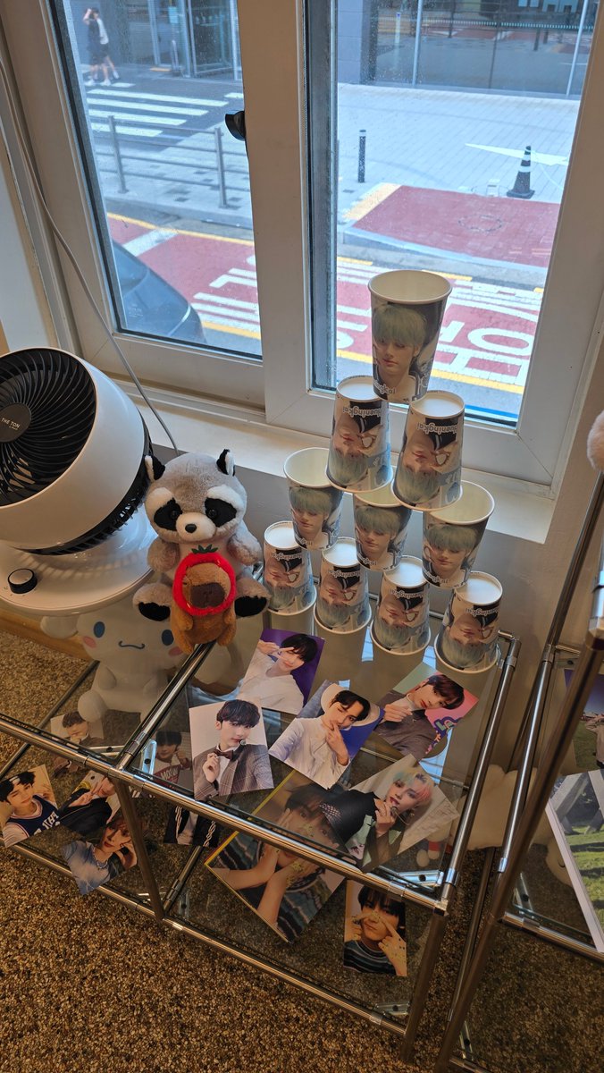 Nos despedimos de Yongsan con el evento de <a href="/cafe_for_MOA/">2026 강태현 생일카페</a> y ay amistades es que todo lo que dan es bien hermoso 🩵

#달빛이춤추는휴닝카이의스물셋
#WeWillDanceWithHUE
#TOMORROW_X_TOGETHER #HUENINGKAI #휴닝카이
#뚝딱뚝딱_휴닝이의_생파시간