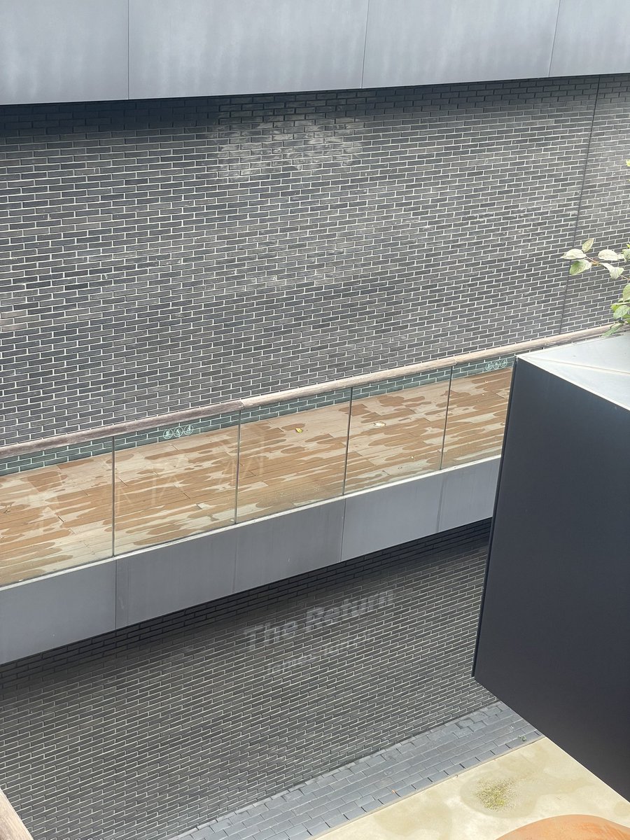 Carverray's tweet photo. Super lucky today to have found the last spot for James Turrell’s exhibition in Seoul, thanks to someone who had to give it up just before the National Liberation Day holidays. I hope they have a lovely summer. https://t.co/yVCBo8RFre