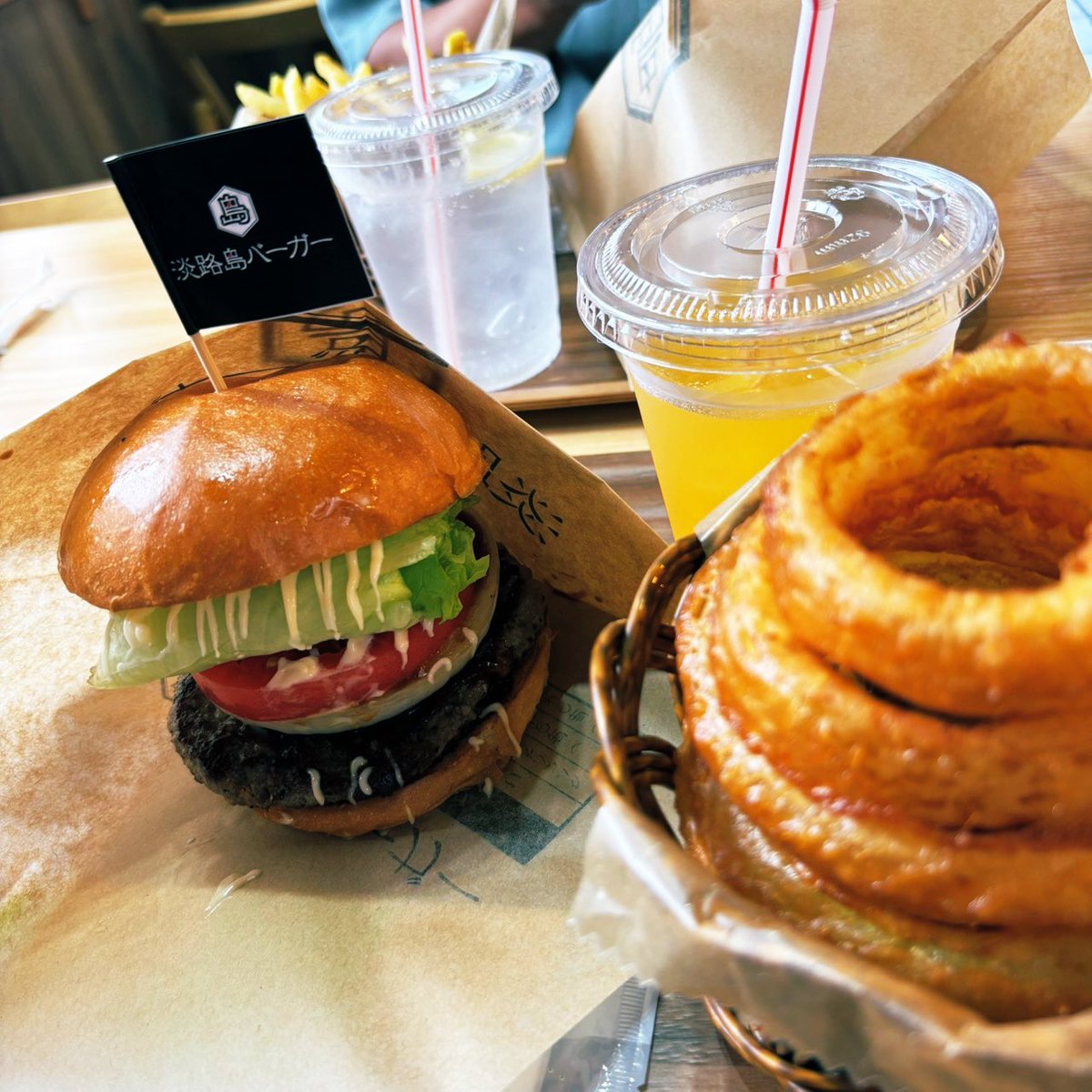 Zephyranthess's tweet image. 嫁さんのお店のお客様がやってるハンバーガー屋さん🍔
最高でしたŧ‹"ŧ‹"(●´ㅂ`●)ŧ‹"ŧ‹"