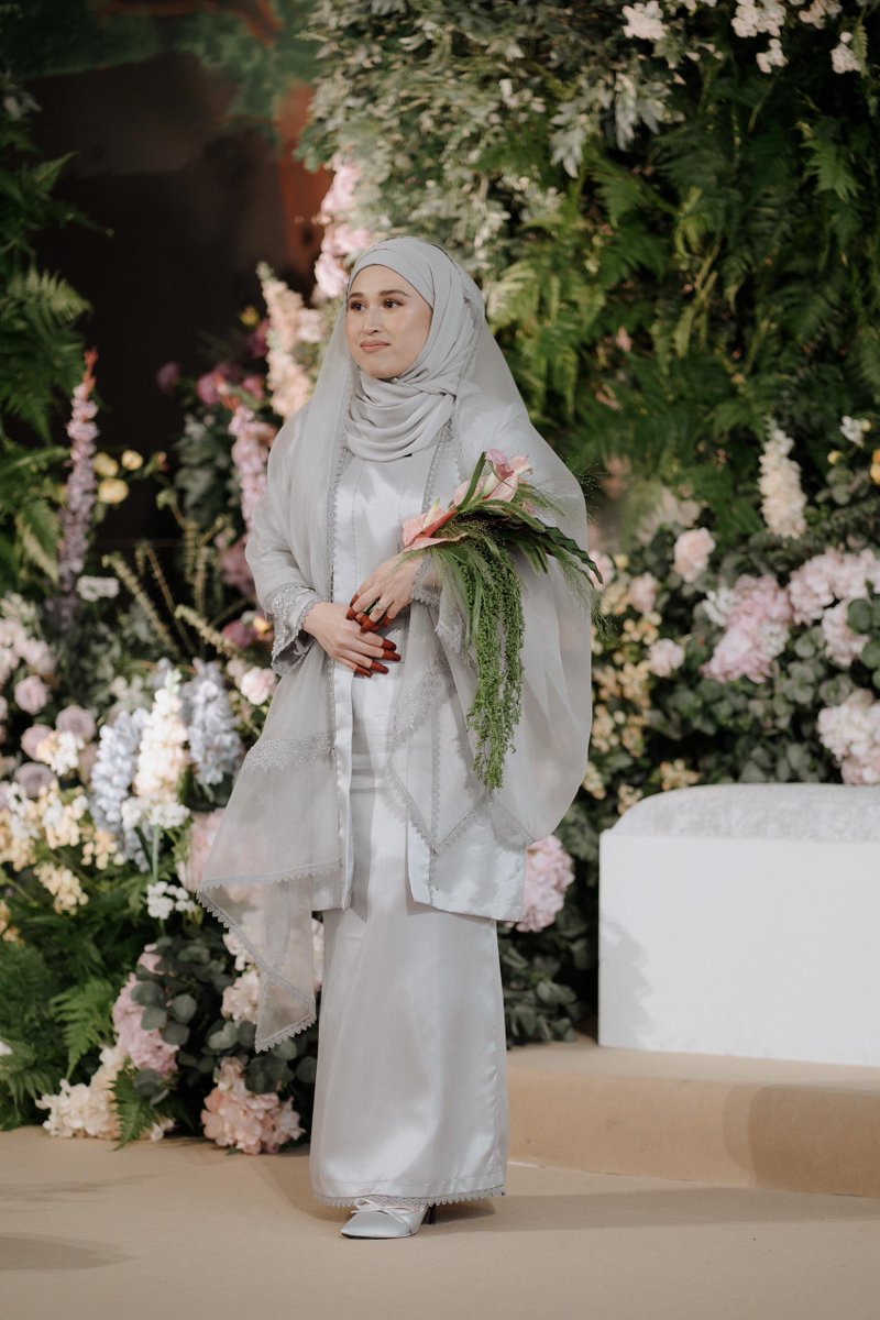 jepandjay's tweet photo. Tak perlu tunggu fairytale kalau realiti dah sebegini indah. Hari ini, kita bukan sekadar melangkah ke pelamin, kita melangkah ke satu dunia di mana she dan he jadi ‘kita’ selamanya. https://t.co/gloD4MBpwf