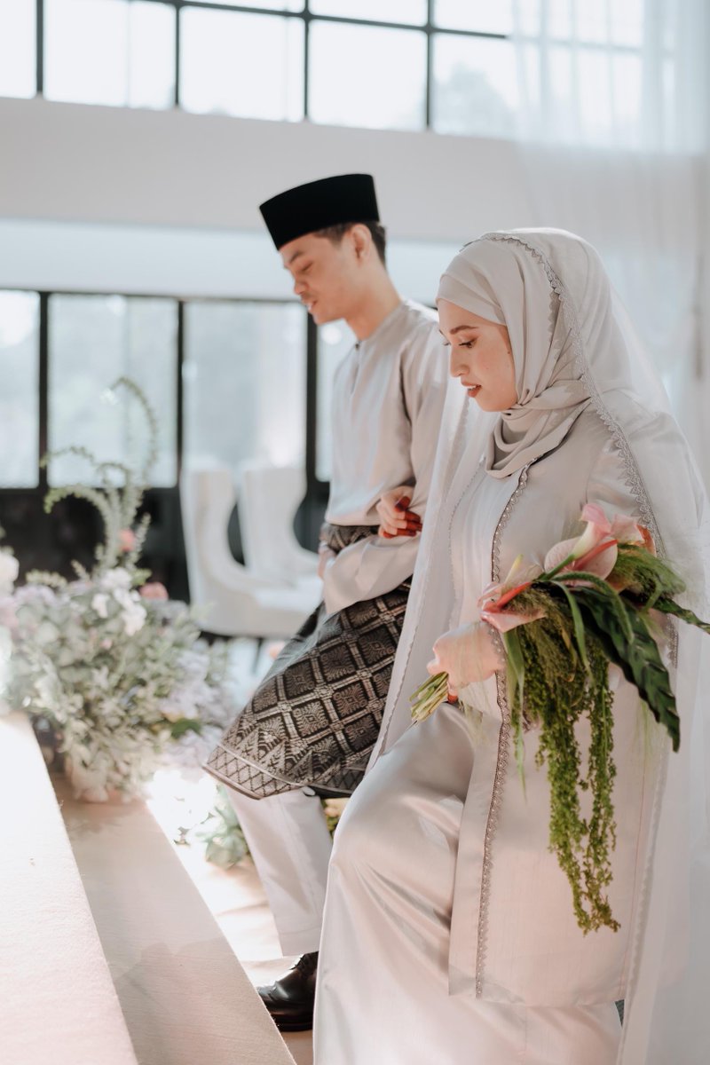 jepandjay's tweet photo. Tak perlu tunggu fairytale kalau realiti dah sebegini indah. Hari ini, kita bukan sekadar melangkah ke pelamin, kita melangkah ke satu dunia di mana she dan he jadi ‘kita’ selamanya. https://t.co/gloD4MBpwf