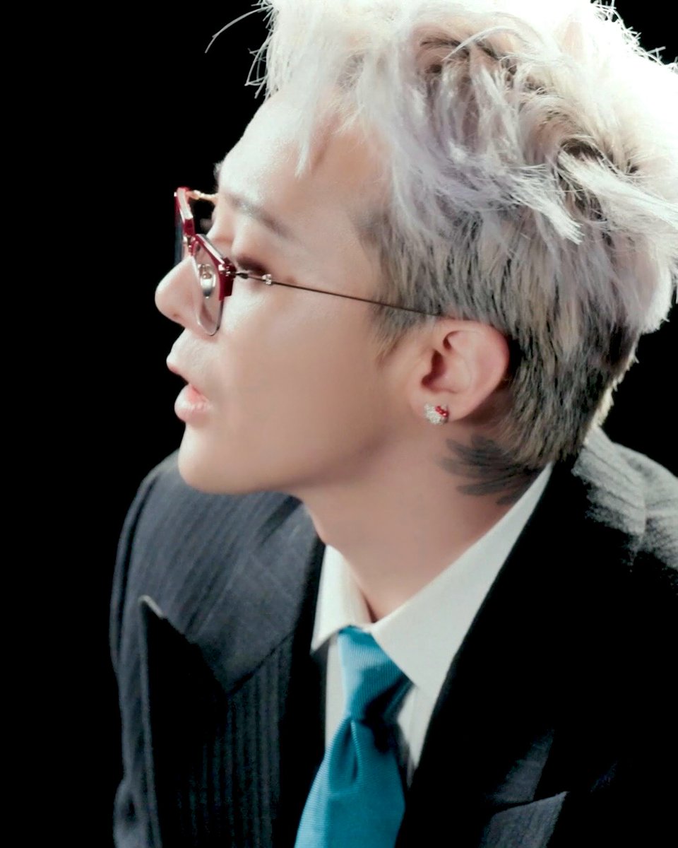 wikipicky_kr's tweet image. 🎬 Legends under one roof: Song Kang-ho signs with Galaxy Corp, joining G-Dragon under the same label

#SongKangho #GDragon #GalaxyCorp #Kpop #kmovie

[📷️: News1, xxxibgdrgn Instagram]