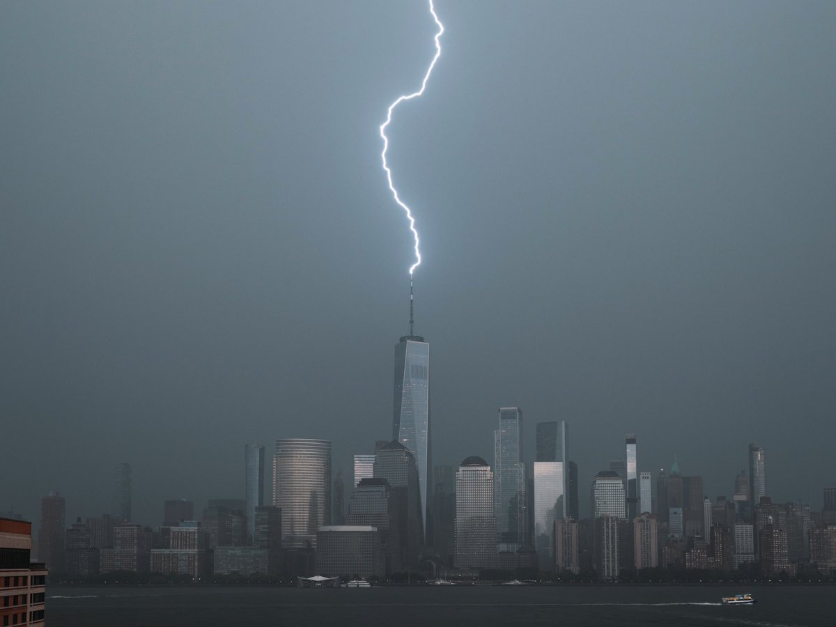 ⚡️More Lightning bolts⚡️
#NewYorkCity #storm #Lightning