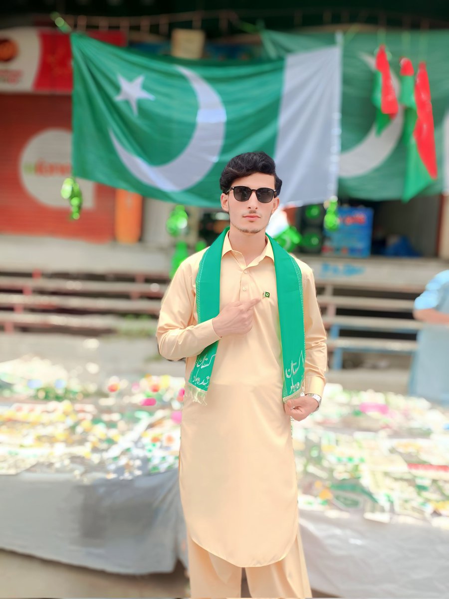 Ismee_4's tweet photo. Happy Independence Day! 🇵🇰❤️
اس پرچم کے سائے تلے ہم ایک ہیں ہم ایک ہیں۔  🇵🇰
#PakistanZindabad #indipendenceday #Ismee https://t.co/Gn7IoQ7dGq