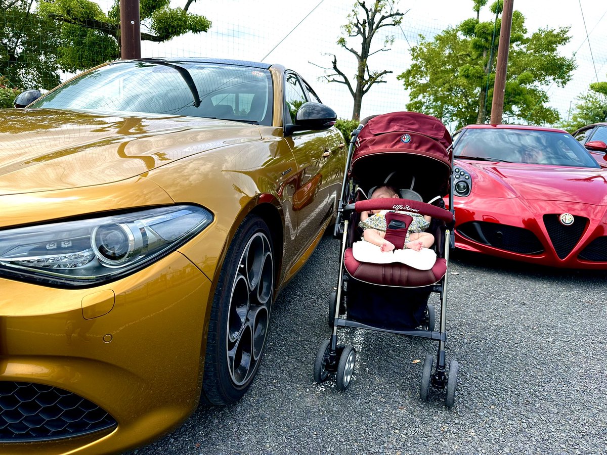 lesserpanda0724's tweet photo. 娘が愛知にやって来たので
家族(の車)で記念撮影しました

アルファロメオなら売るほどあるから、欲しくなったらいつでも言いなさい

あ、俺じゃなくて、じいじとばあばにね https://t.co/VXLnRpCDRn