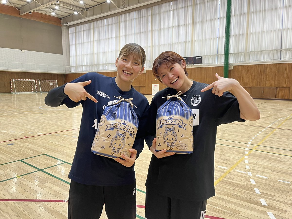 HC_nagoya's tweet photo. 【補食サポーター締結のお知らせ】

選手達のトレーニング後の栄養補給に関するチーム課題に、補食サポーターとしてオフィシャルパートナーの株式会社米蔵家様と月間30kgのお米をご提供いただく年間契約を締結致しましたのでお知らせ致します。

https://t.co/aOICjiaEYz
https://t.co/7BXHDgGFKj https://t.co/9jhPdwMMaB