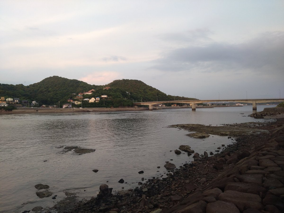 昨日は久しぶりに釣りに行って来た😆
景色は良かったんだが、釣れたのが約４センチのカサゴのみ！
カサゴの最小金冠更新したぜ！😏