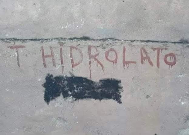 Hidrolatar: Efecto de admirar a alguien hasta tal punto de ofrecerle agua.