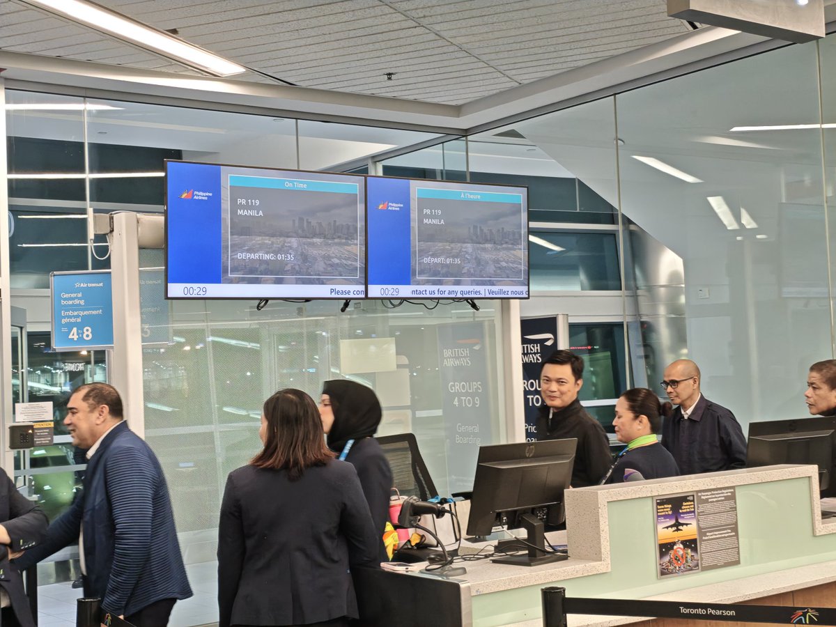 加拿大再见，要跟菲佣挤运奴船回香港了，暑假多伦多客流太好350给air change成777了