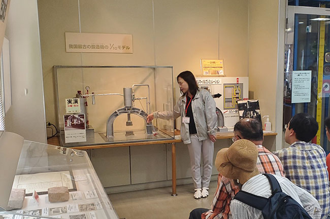 【スチームハンマー蒸気模型の実演】
ヴェルニー記念館では毎月第4日曜日に「スチームハンマー蒸気模型の実演」を開催。
国指定重要文化財スチームハンマーの1/10模型を実際に蒸気を使って動かします。
次回は8/24の14:00～14:30。
申込不要・無料、お気軽にお越しください！
#ヴェルニー記念館
