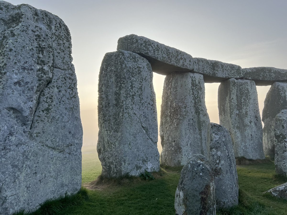 Sunrise at Stonehenge today (14th August) was at 5.51am, sunset is at 8.31pm 🌤️