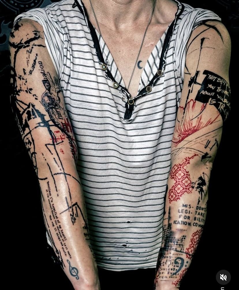 𝔸𝕓𝕤𝕥𝕣𝕒𝕔𝕥 𝕊𝕔𝕣𝕚𝕡𝕥 &amp; ℝ𝕖𝕕 𝕀𝕟𝕜 𝔽𝕠𝕣𝕖𝕒𝕣𝕞 𝕊𝕝𝕖𝕖𝕧𝕖 𝕋𝕒𝕥𝕥𝕠𝕠

trendingtattoo.com/40-full-sleeve…

#AbstractTattoo #ScriptTattoo #ForearmSleeve #ModernTattooArt #MixedStyleTattoo