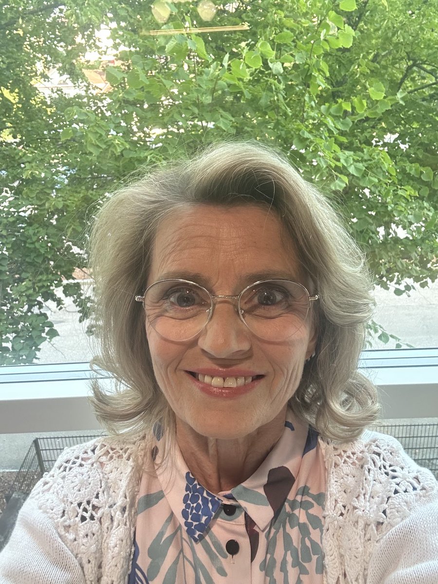 Tv1 ylen ylensaamussa ja sen jälkeen radion ykkösaamussa keskustelemassa aivan kohta 8.15 alkaen muslimityttöjen huiveissa. #ylenaamu